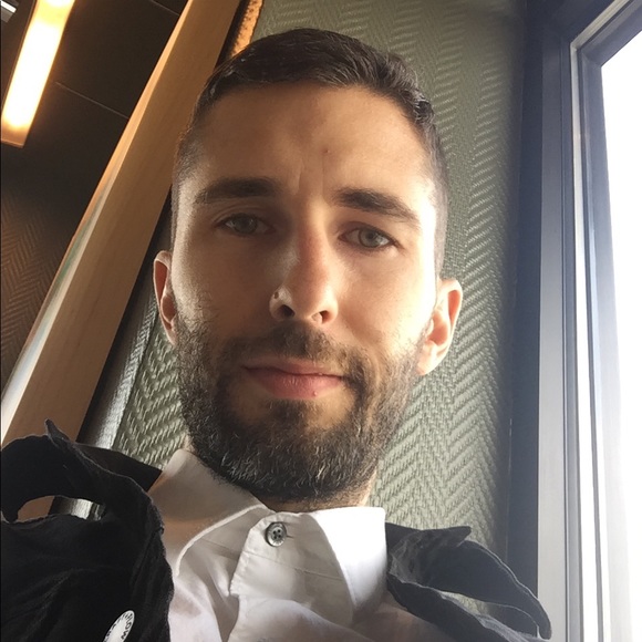 Hi. I’m Adam. - Picture 1 of 1